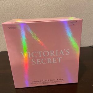 Invisible plunge push-up bra